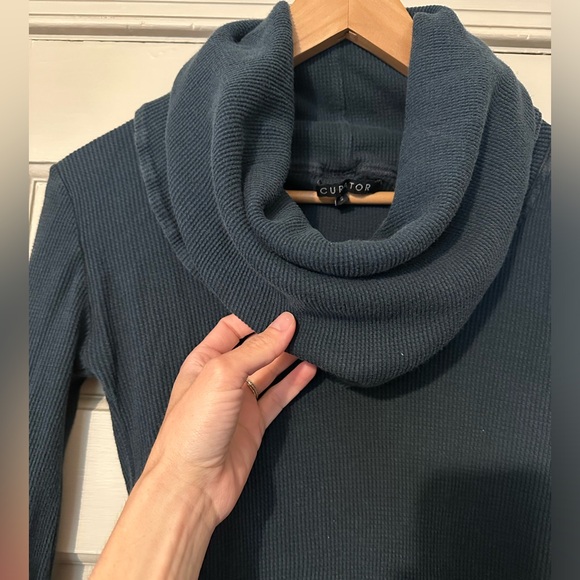 Curator top - Picture 2 of 2